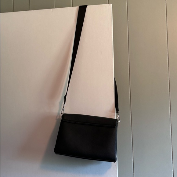 Black vegan leather cross body bag - Picture 3 of 4